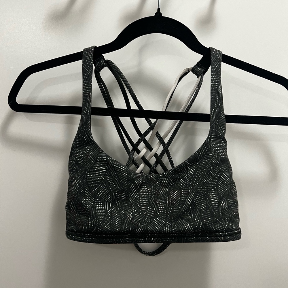 Lululemon free to be sports bra!